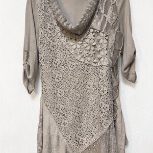 FERATELLI | Lace-Trim Tank Top in Light Gray